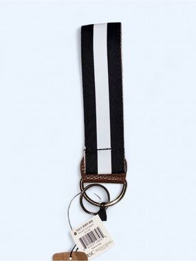 PACK OF 2 NWT Boutique ribbon wristlet keychains 🌸✨